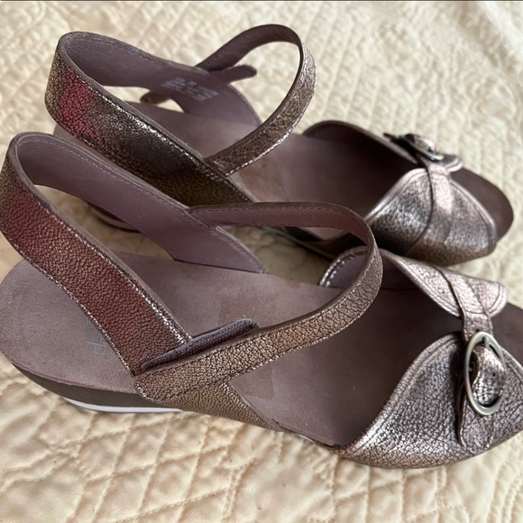 Dansko Gold Sandals Size 38 - Picture 3 of 11